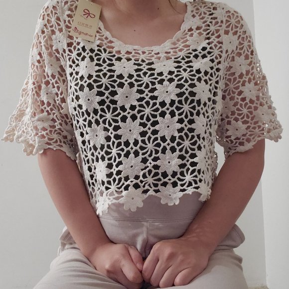 3/$15 | Cropped Crotchet Top - Picture 1 of 6
